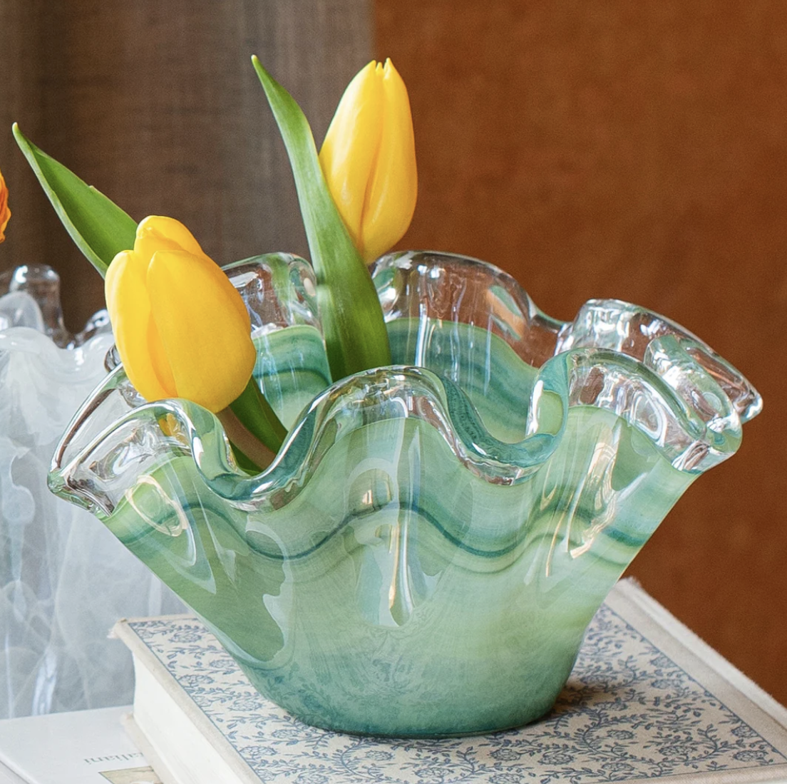 Onda Glass Petite Ruffled Round Bowl