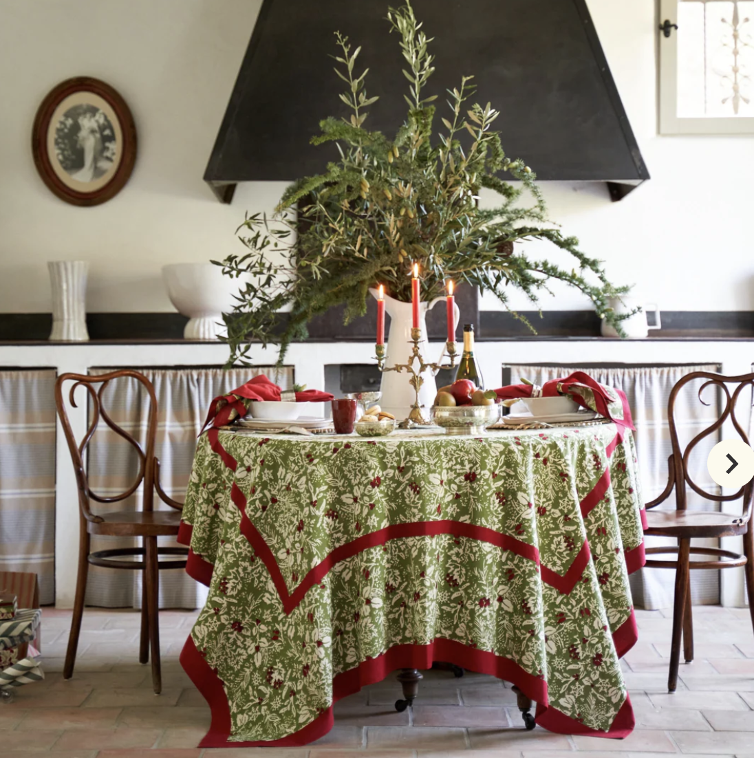 Baies de houx Red & Green Tablecloth + Napkins